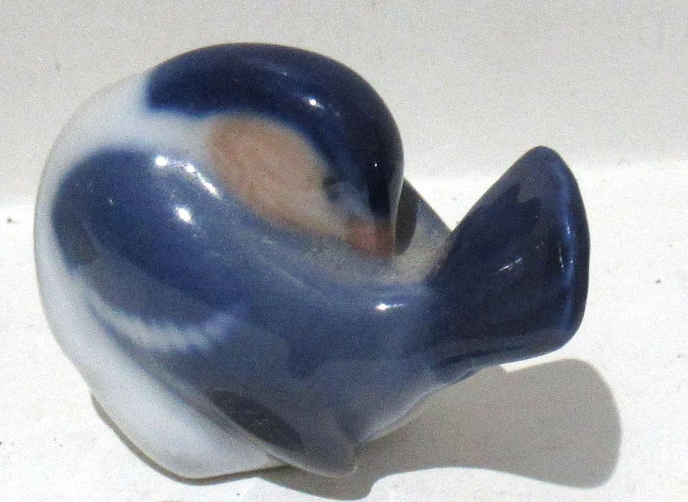 Lot 316: BUY-IT-NOW PRICE $10. ROYAL COPENHAGEN PREENING BIRD #1041..
