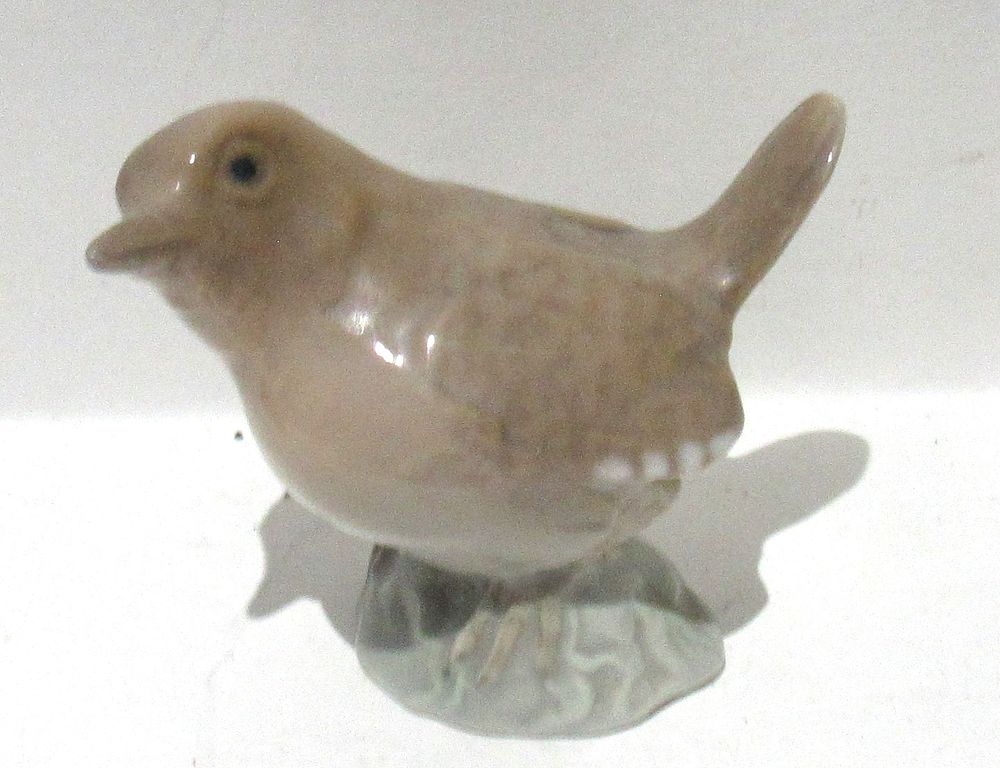 Lot 317: BUY-IT-NOW PRICE $20. BING & GRONDAHL DENMARK SONGBIRD #1253.