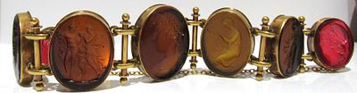 OUTSTANDING 18KT GOLD BRACELET WITH SEVEN INTAGLIOS. 48 grams total weight.