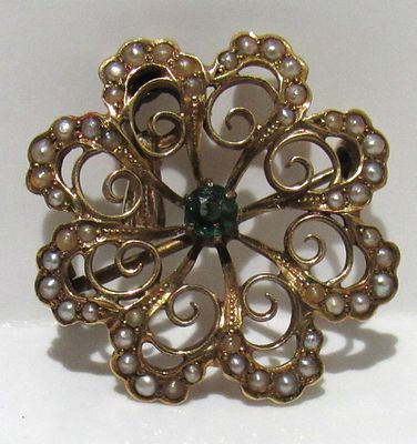 14KT GOLD BROOCH/PENDANT WITH SEED PEARLS AND CENTRE GEMSTONE. 4 GRAMS.