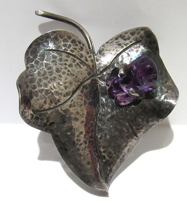 SIGNED MEXICAN STERLING SILVER BROOCH WITH AMETHYST GEMSTONE FROG.