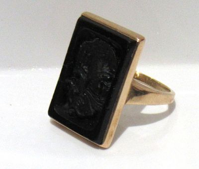 14KT GOLD RING WITH WARRIOR INTAGLIO SIZE 5. 5.7 GRAMS.