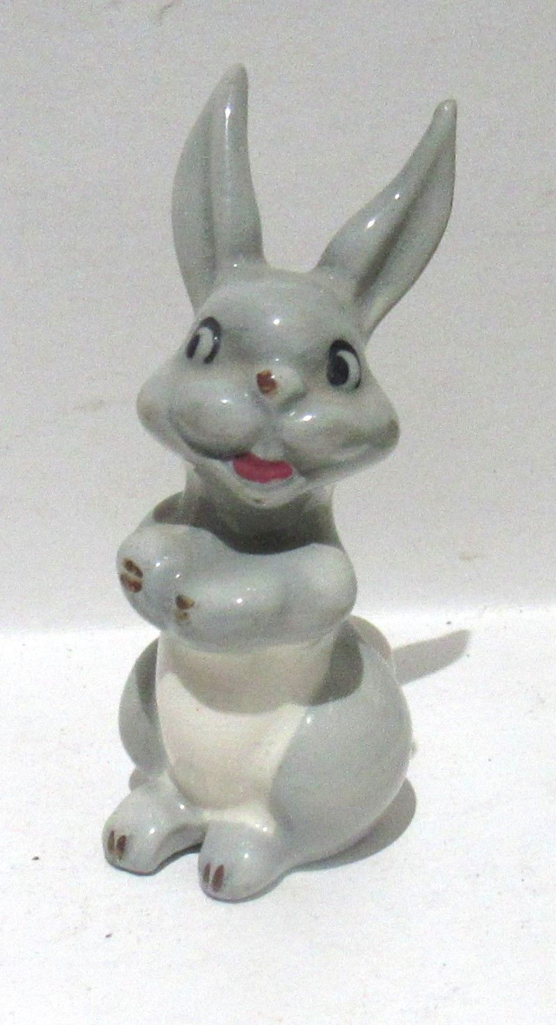 Lot 371: BUY-IT-NOW PRICE $25. ADORABLE VINTAGE WADE SMILING RABBIT FIGURINE.