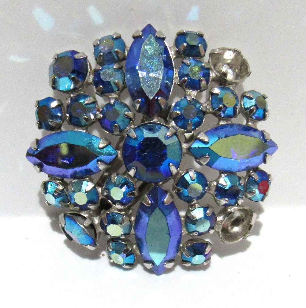 Lot 385: BUY-IT-NOW PRICE $25. SIGNED SHERMAN EARRING (MISSING 2 CRYSTALS) FOR REPAIR OR SPARE CRYSTALS.