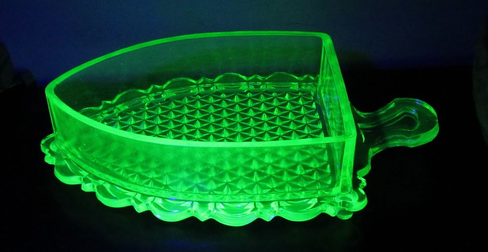 Lot 545:  BUY-IT-NOW PRICE $20. VINTAGE TRIVET FORM URANIUM GLASS CANDY DISH. NO LID.