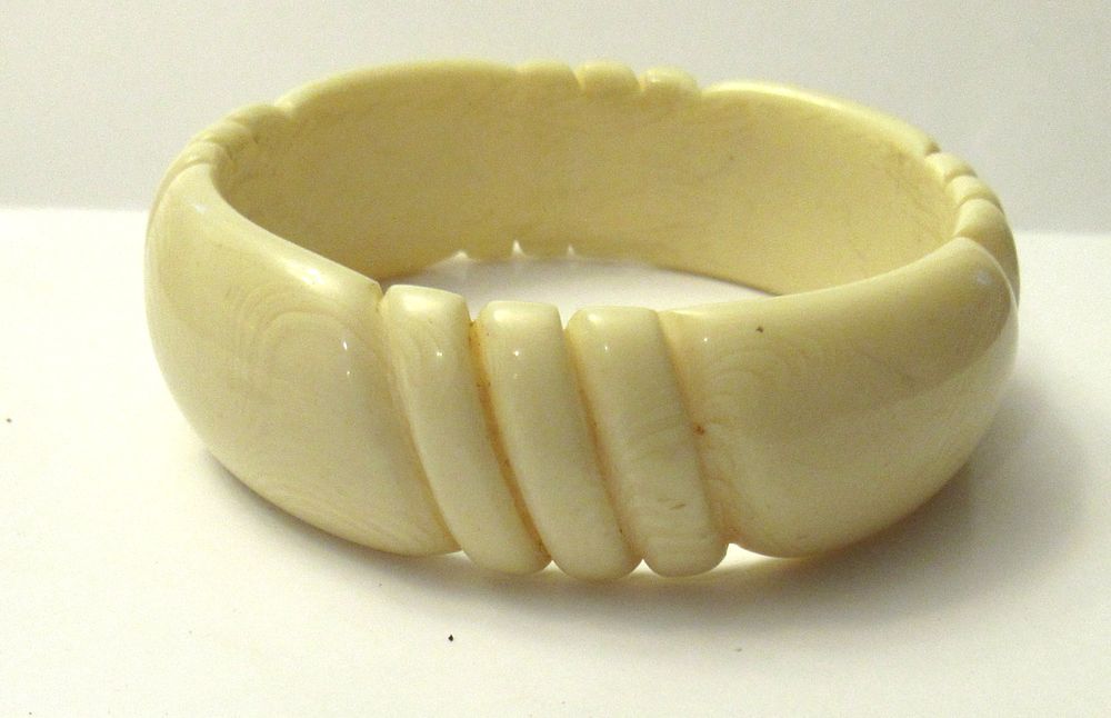 Lot 551: BUY-IT-NOW PRICE $45. CARVED BONE BANGLE BRACELET.