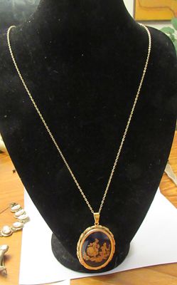 BUY-IT-NOW PRICE $25. LIMOGES PENDANT IN GOLD TONE SURROUND AND CHAIN.