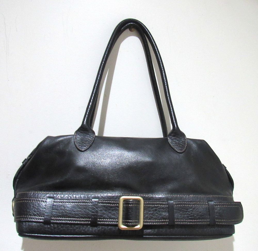 Lot 589: BUY-IT-NOW PRICE $45. DANIER GENUINE BLACK LEATHER DOCTOR STYLE SHOULDER BAG/PURSE. NM CONDITION.
