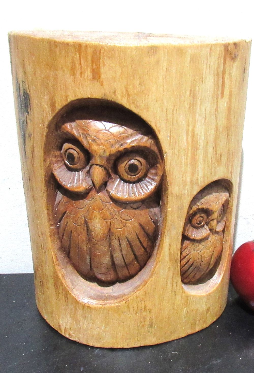 Lot 599: BUY-IT-NOW PRICE $35. FOLK ART OWLS CARVING.
