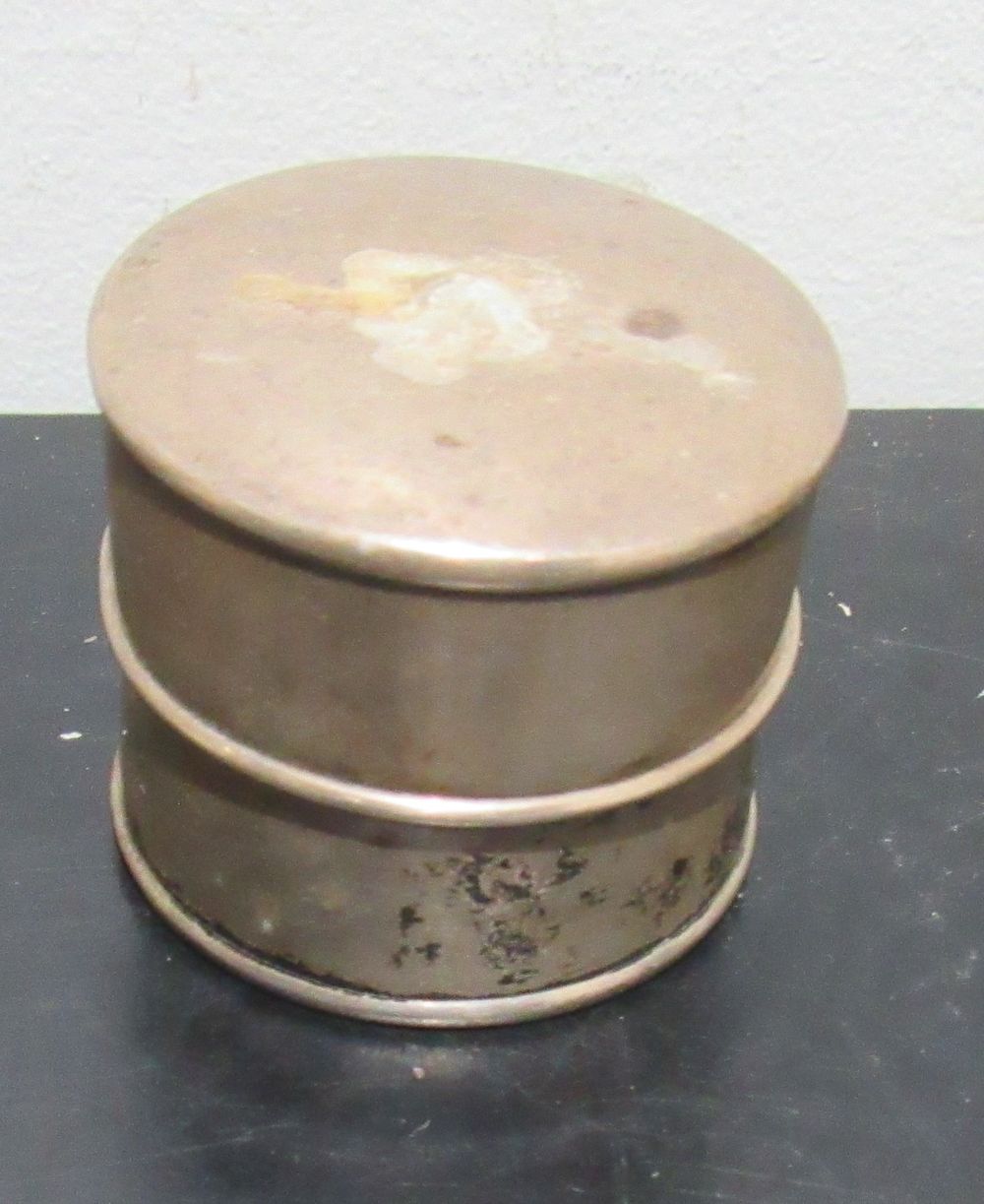 Lot 619: BUY-IT-NOW PRICE $25. EDWARDIAN STERLING SILVER PILL BOX. HINGE IS LOOSE. NEEDS A GOOD CLEANING.