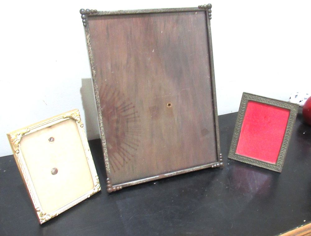 Lot 621: BUY-IT-NOW PRICE $15. LOT OF 3 VINTAGE/ANTIQUE PICTURE FRAMES. ALL FOR ONE BID.
