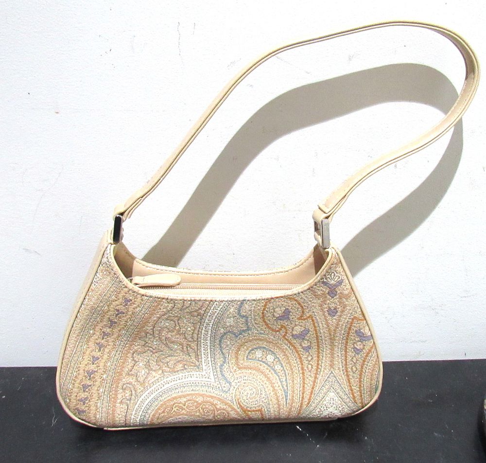 Lot 627: BUY-IT-NOW PRICE $15. LIZ CLAIBORNE DESIGNER PURSE.
