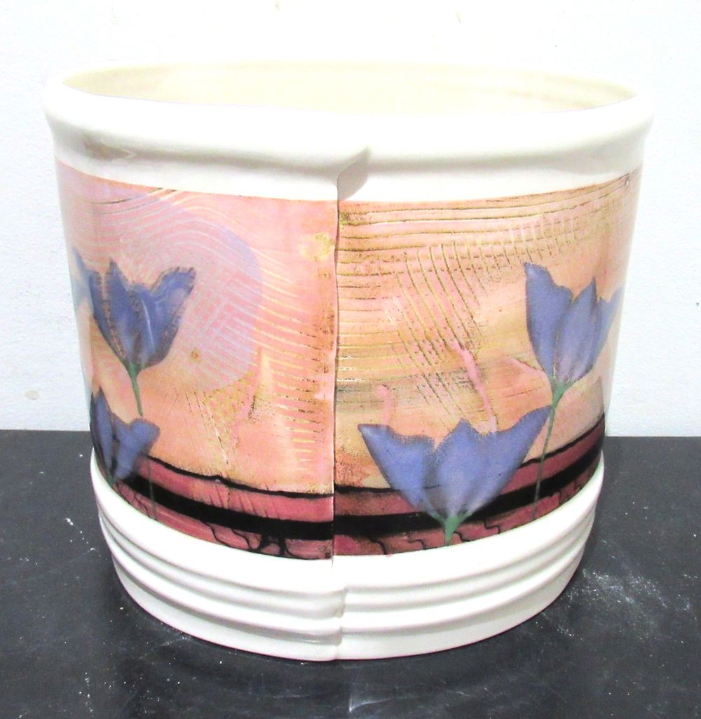 Lot 640: BUY-IT-NOW PRICE $45. SIGNED CANADIAN STUDIO POTTERY JARDINIERE. DATED 1994. MINT CONDITION.