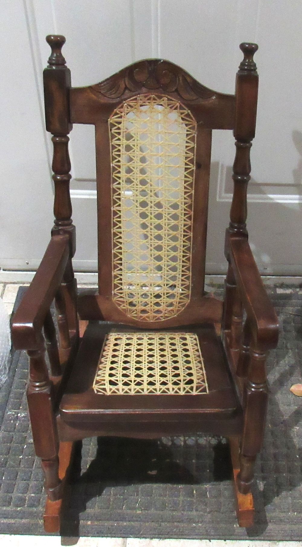 Lot 648: BUY-IT-NOW PRICE $50. VINTAGE CHILD'S ROCKING CHAIR. EXCELLENT CONDITION.