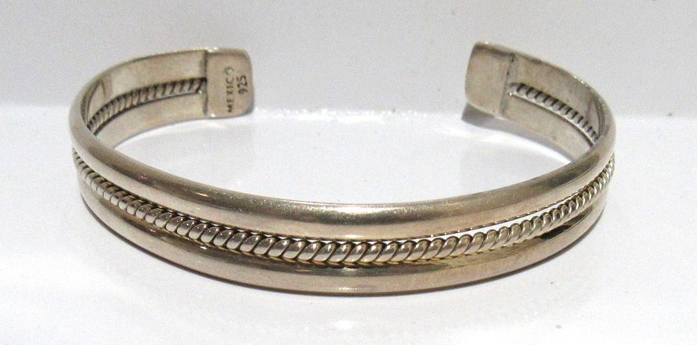 Lot 653: BUY-IT-NOW $45. VINTAGE MEXICAN STERLING SILVER BRACELET.