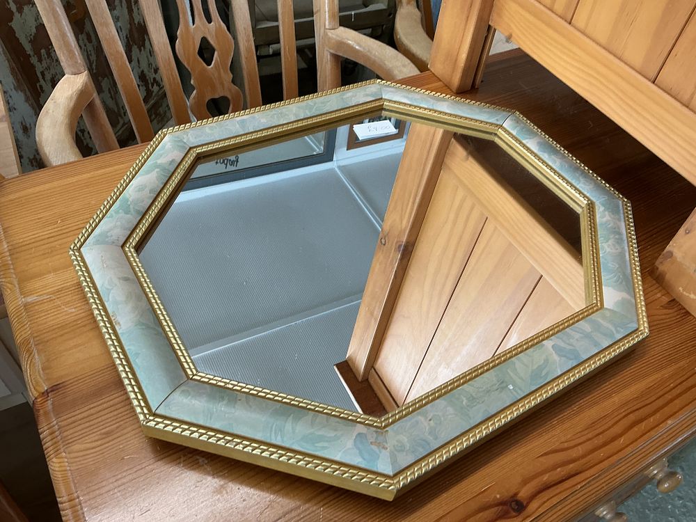Lot 293: Late 20th Century Octagonal Gilt-Framed Wall Mirror with Floral Inlay