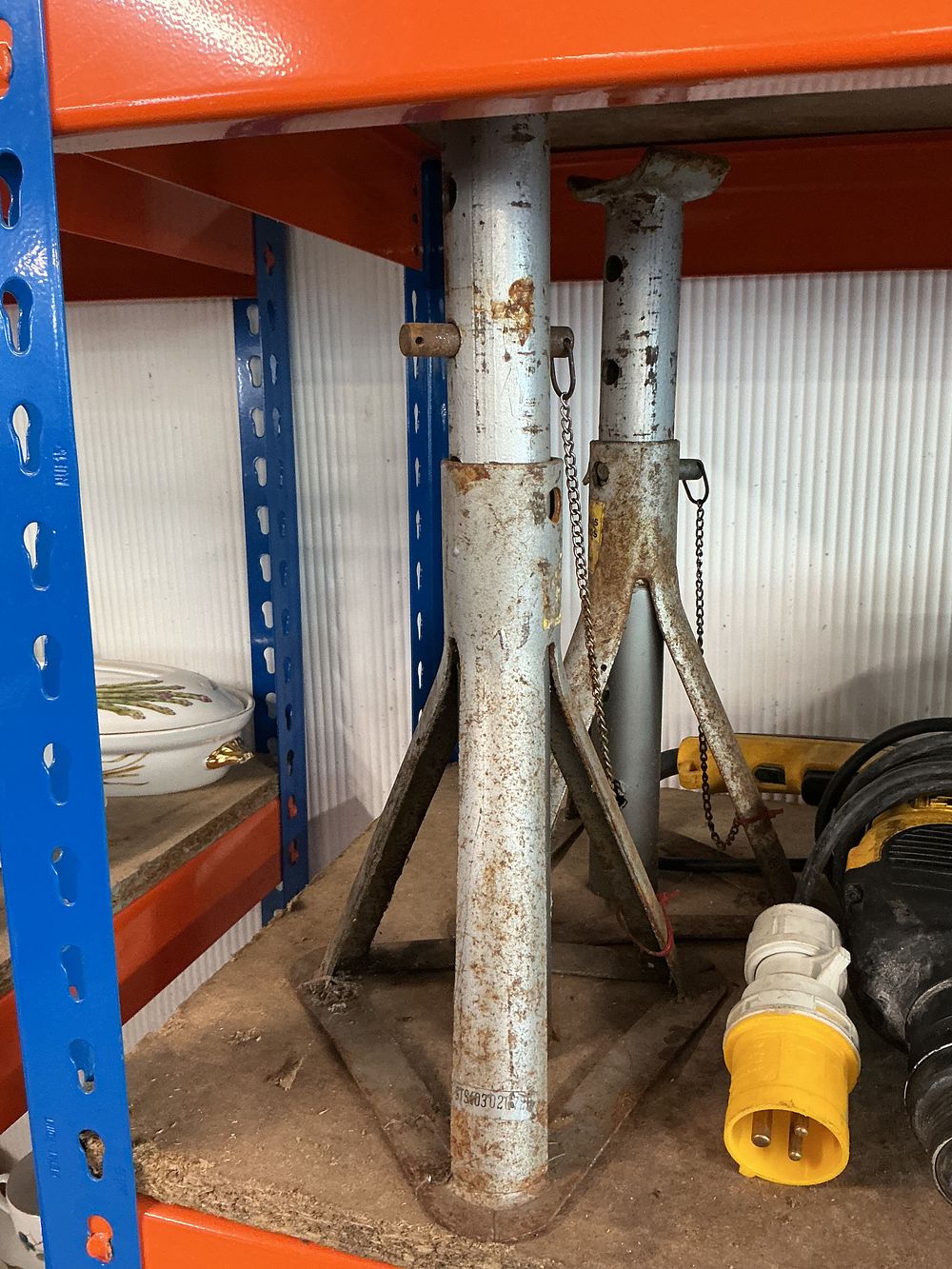 Lot 321: A Pair of Heavy-Duty Adjustable Steel Support Stands