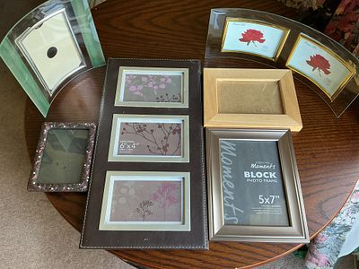 A Collection of Six Assorted Contemporary Photograph Frames. This lot consists of six assorted 