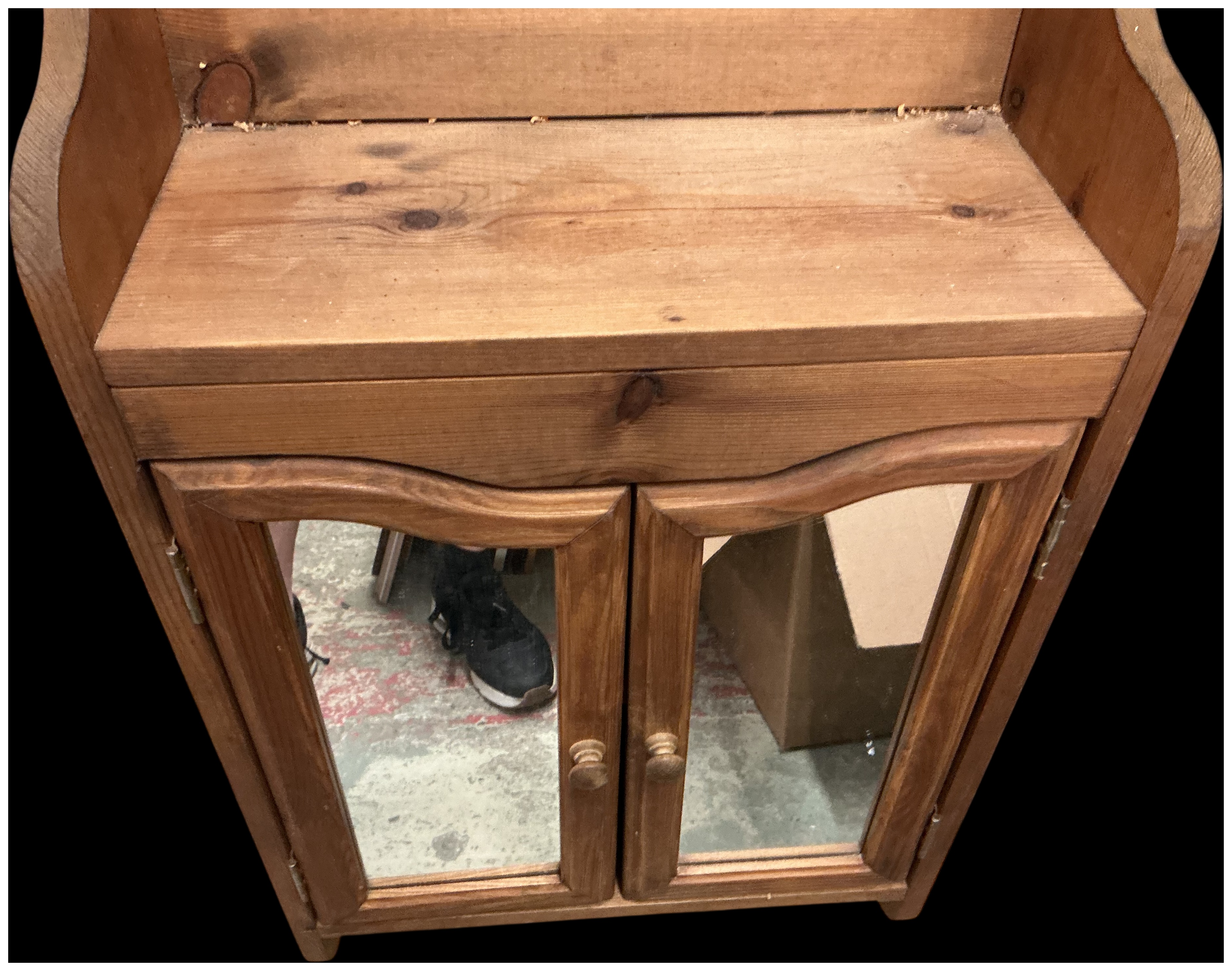 A late 20th century pine wall-mounted cupboard in the rustic country style