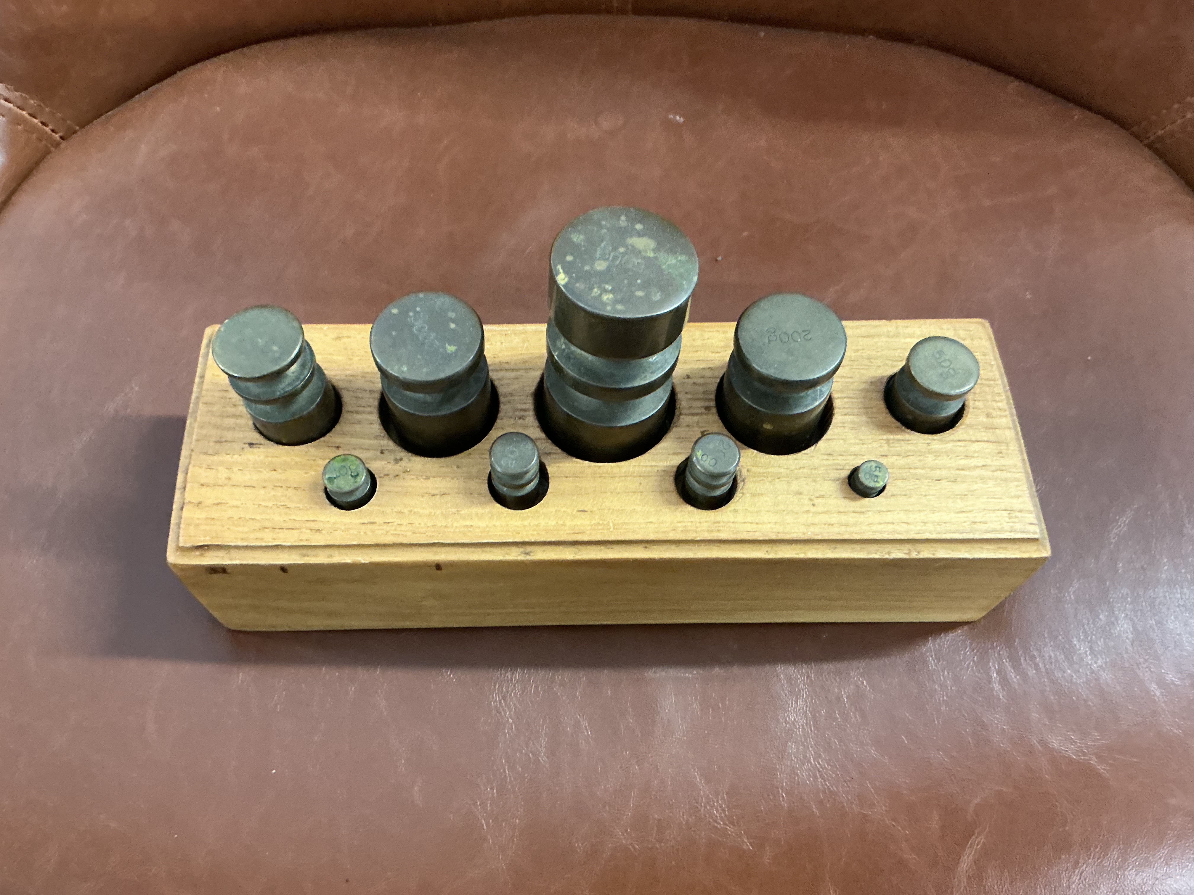 A Set of Metric Calibration Balance Weights in a Fitted Wooden Block