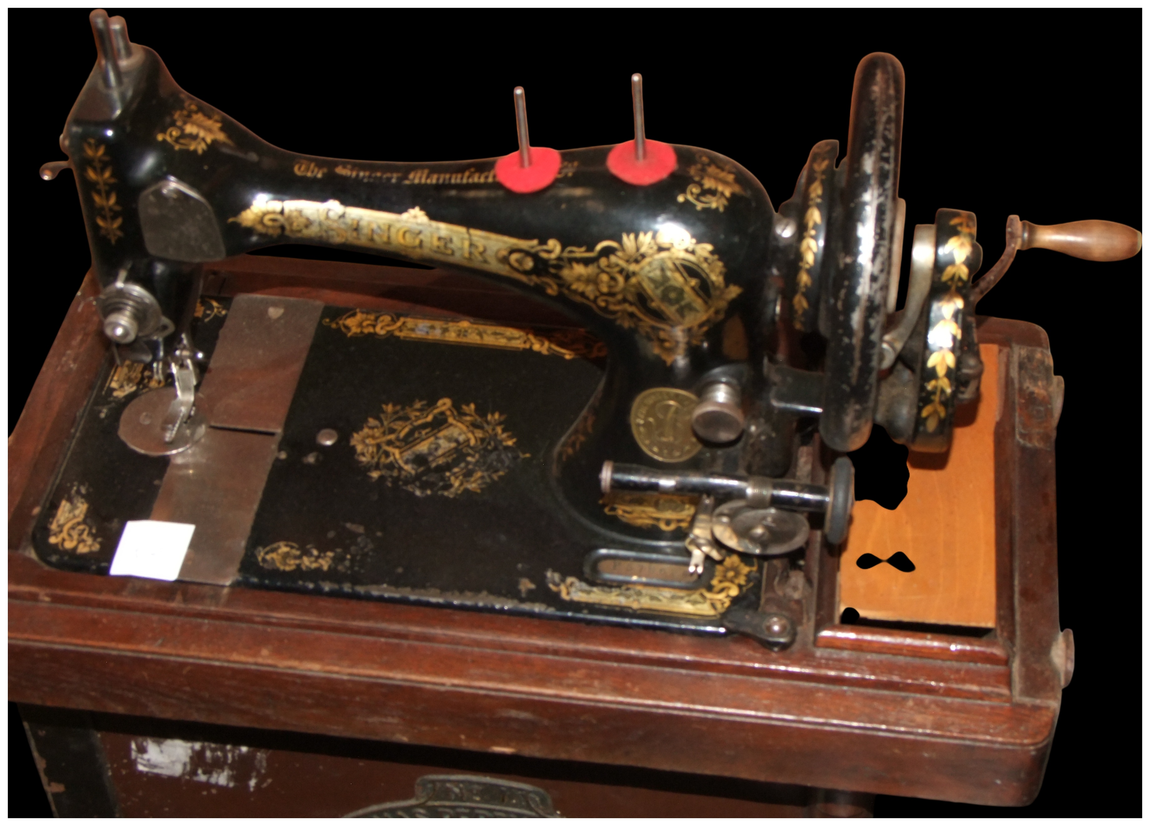 No reserve.A Singer No. 28 Hand-Crank Sewing Machine
