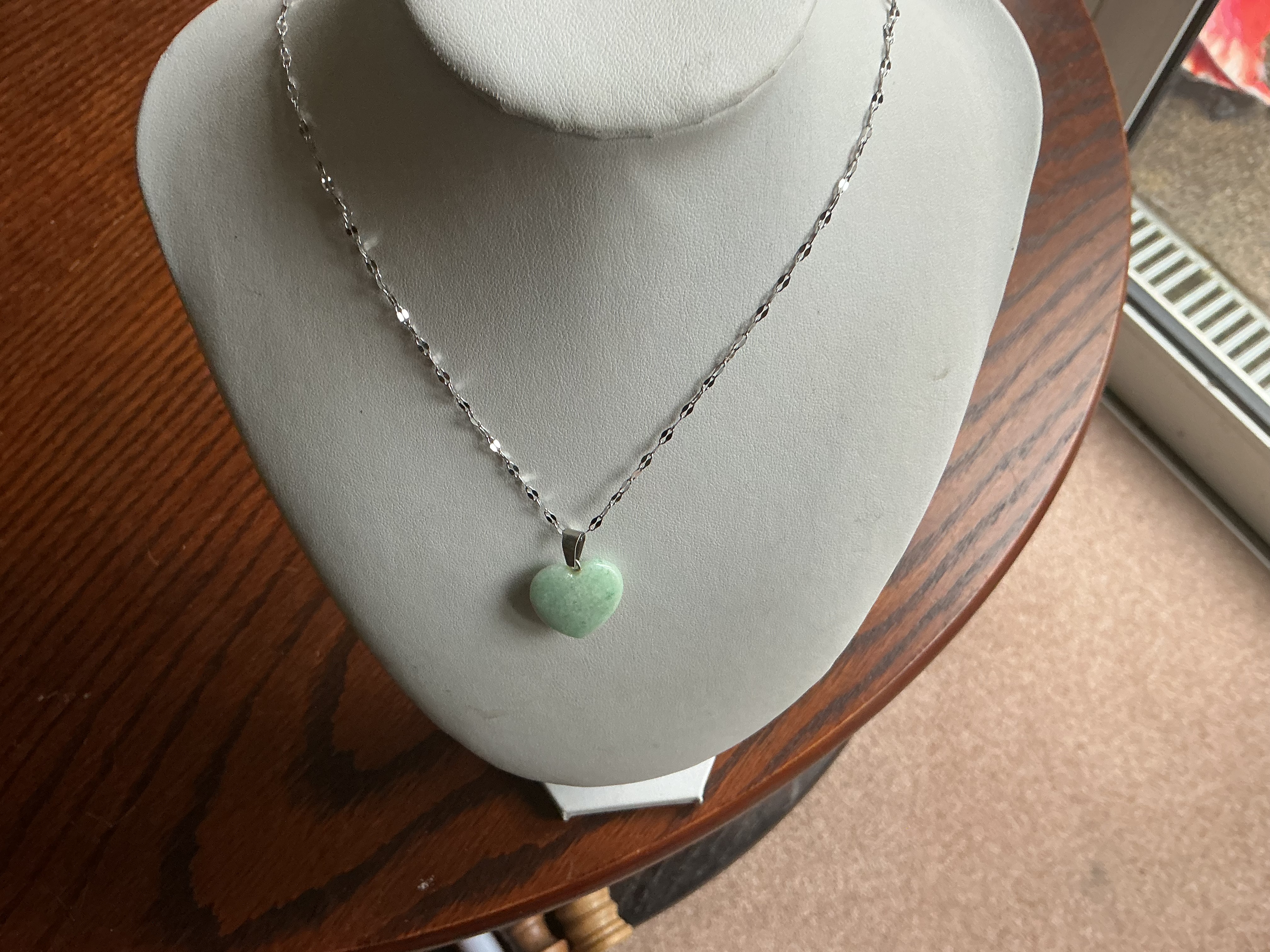 August.A Green Aventurine Heart Pendant Necklace