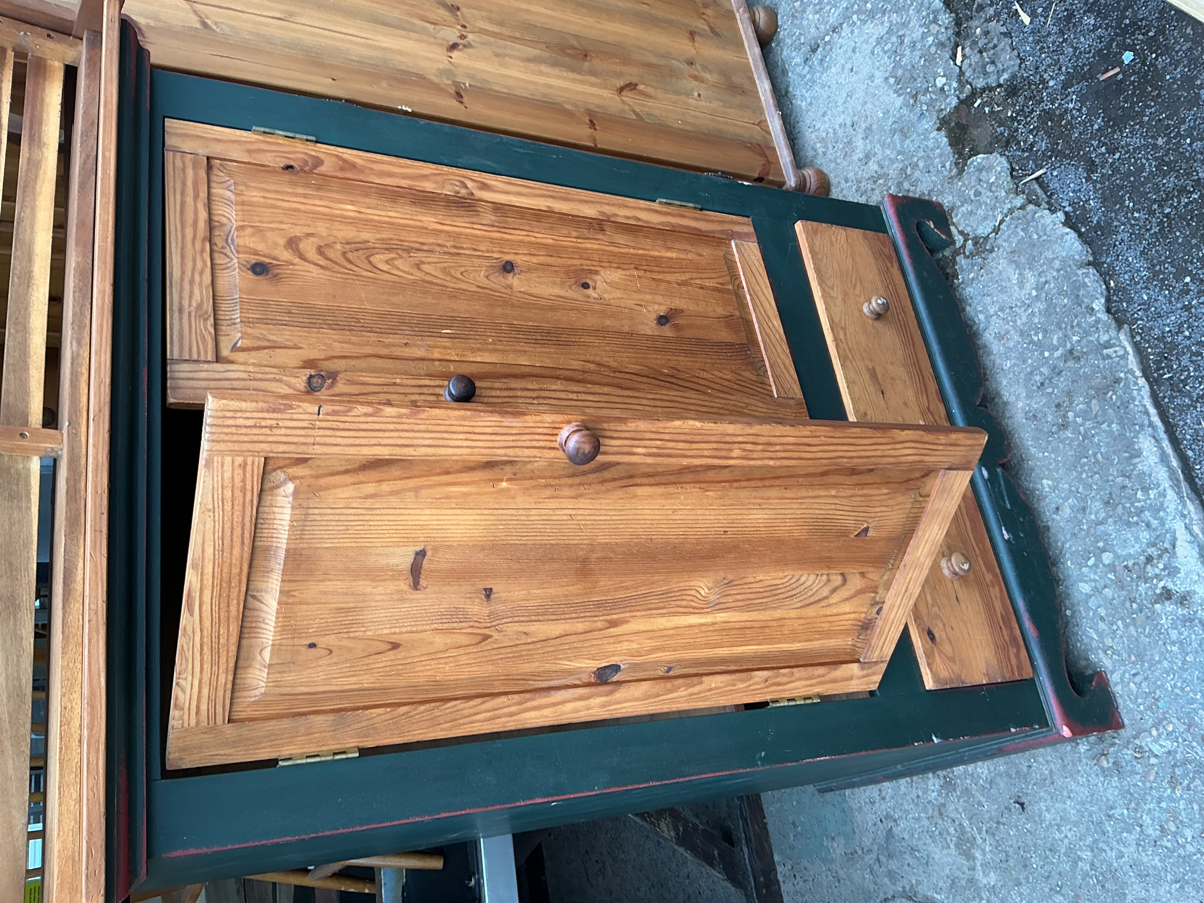 A Late 20th Century Pine Two-Piece Kitchen Dresser