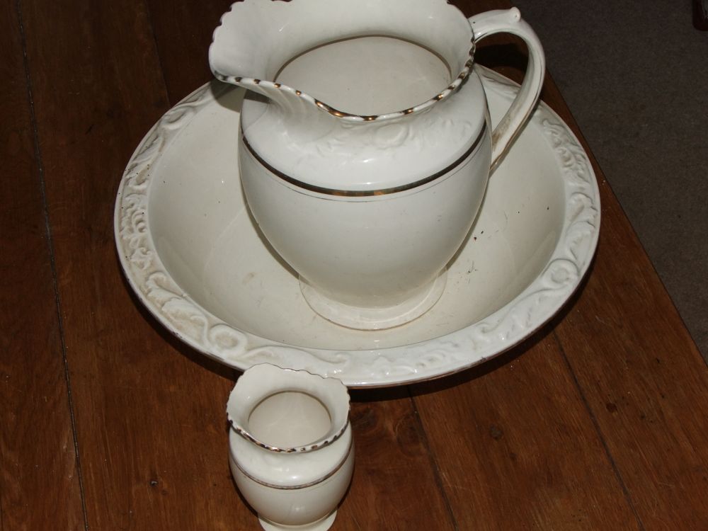 Lot 9: A Trio of White Glazed Earthenware Wash Room Vessels with Gilt Decoration