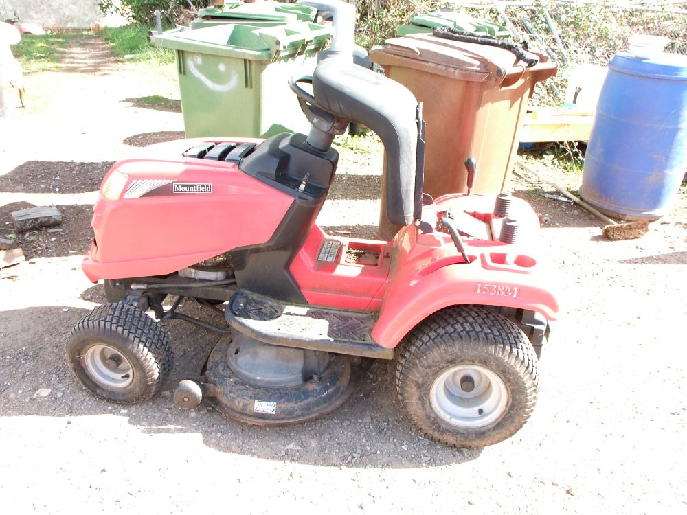 Lot 130: Mountfield 1538M Ride-On Mower