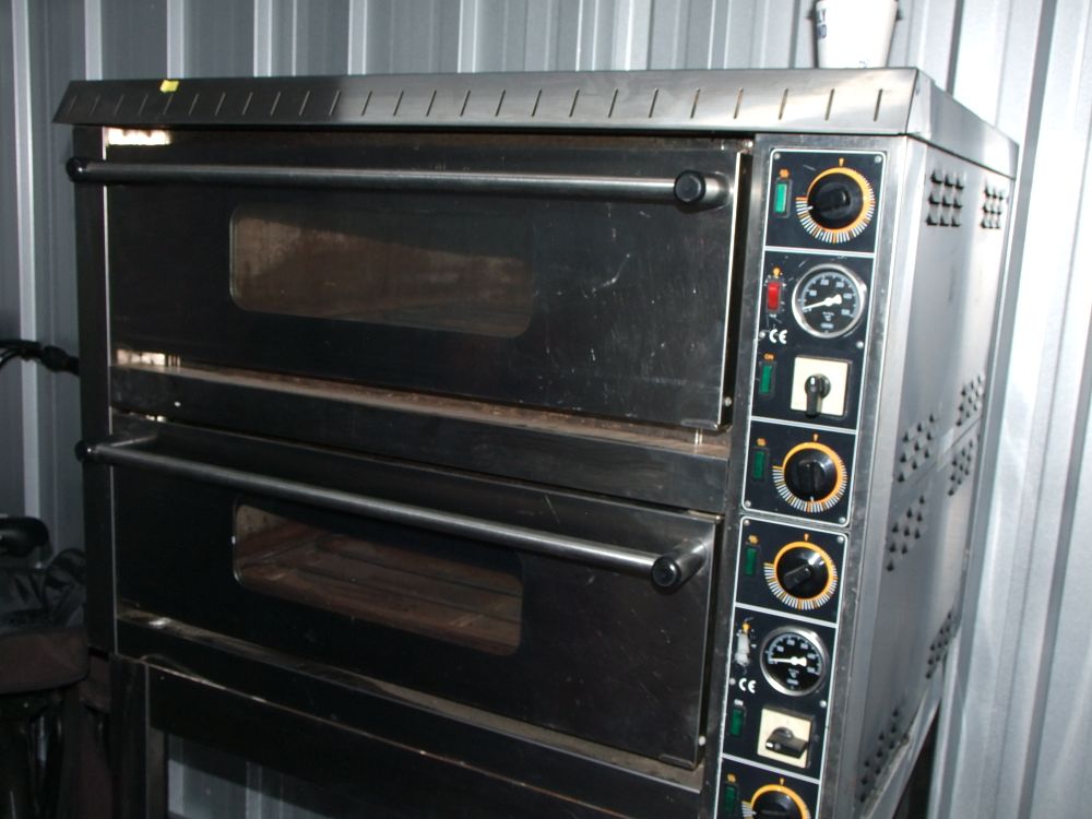 Lot 44: Commercial Electric Double Deck Pizza Oven