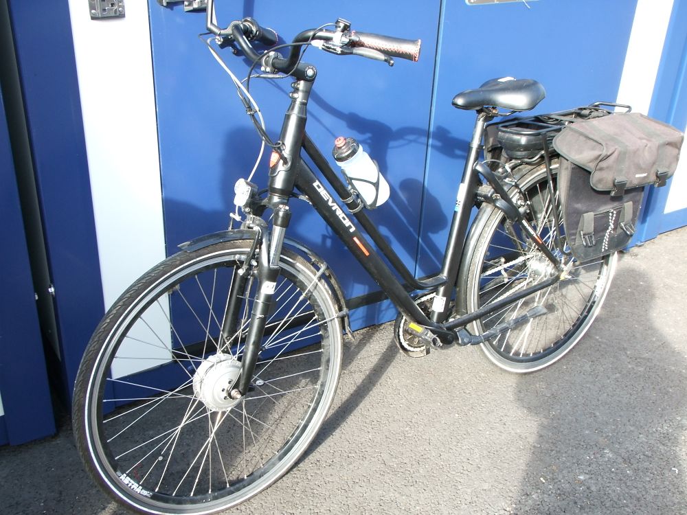 Lot 38: Devron Electric Hybrid Bicycle with 28 Inch Wheels
