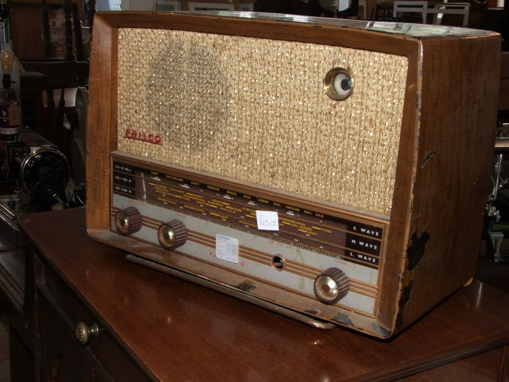 Lot 28: Mid-twentieth Century Philco Wooden Cased Tabletop Valve Radio