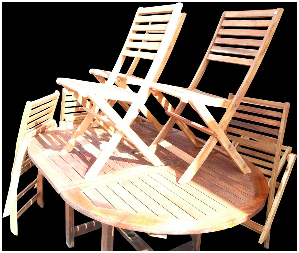Lot 174: A six piece slatted hardwood garden dining set. No reserve.