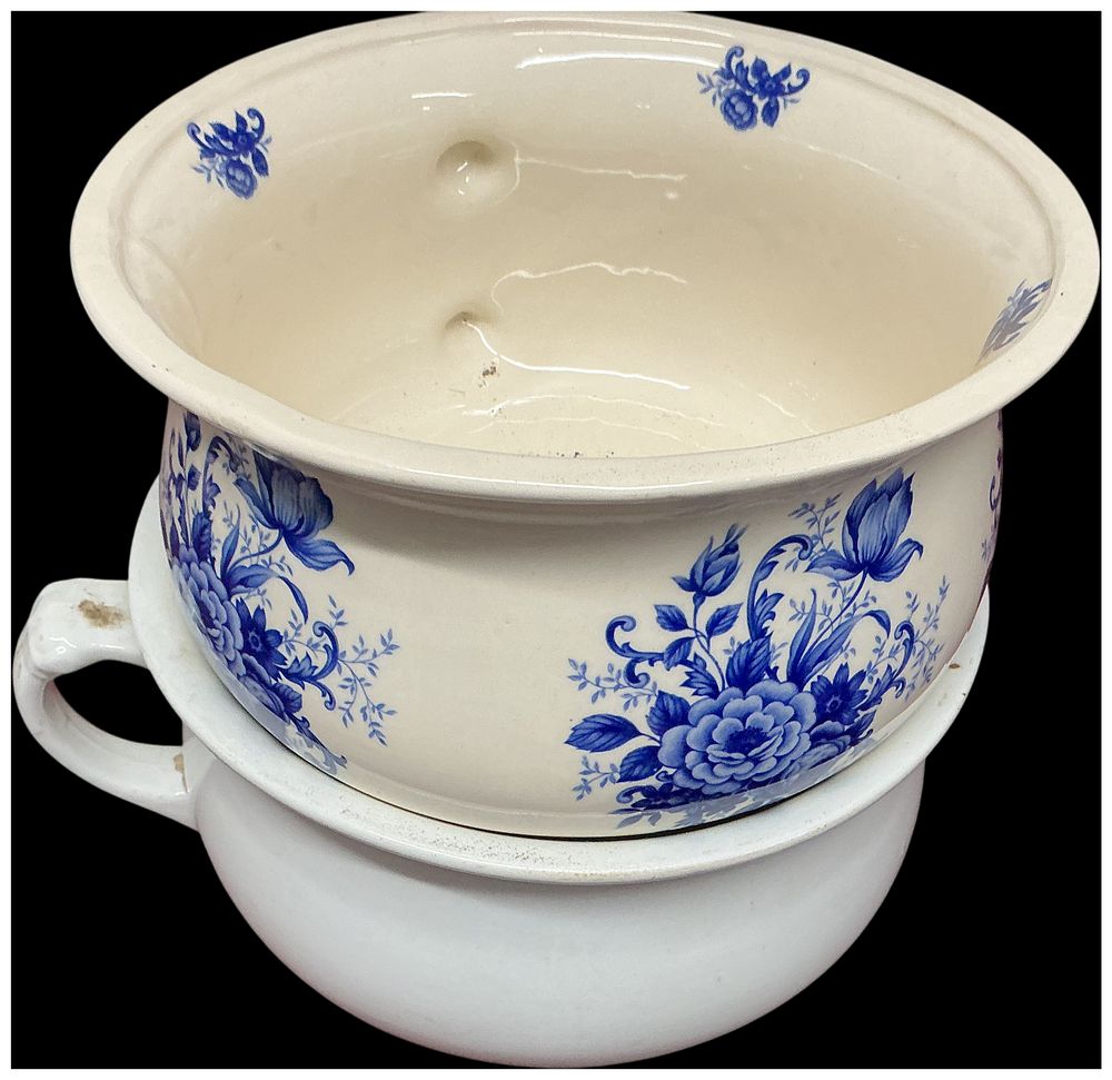 Lot 237: Two Victorian Style Earthenware Chamber Pots Including a Blue Transfer-Printed Example