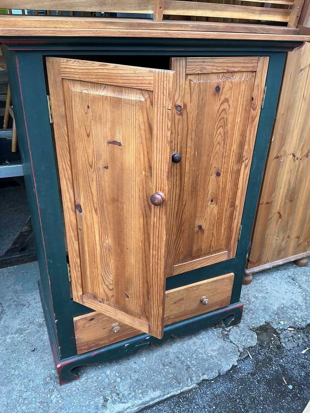 Lot 355: A Late 20th Century Pine Two-Piece Kitchen Dresser