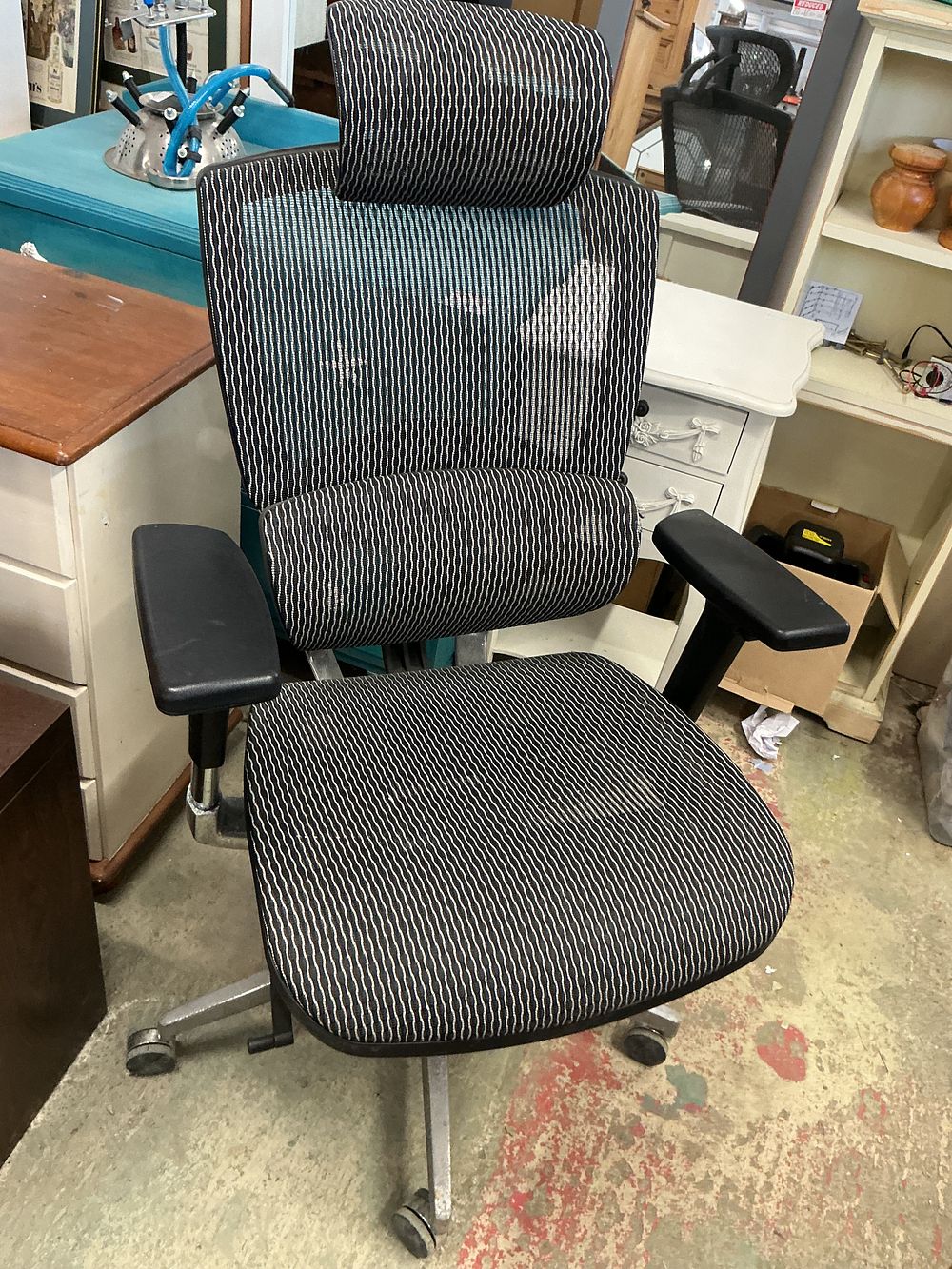Lot 464: A Contemporary Mesh High-Back Ergonomic Office Chair with Adjustable Headrest