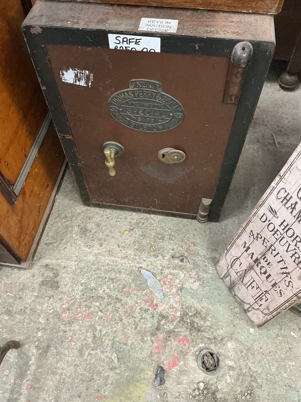 Lot 466: A Late Victorian Thomas Perry and Son Ltd Fire-Resisting Floor Safe