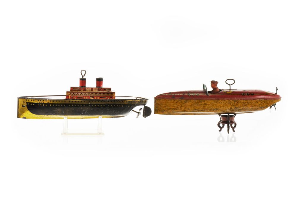 Lot 303: Lindstrom Race Boat and Ocean Liner Tin Windup Boats