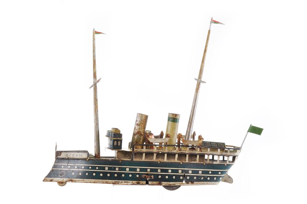 Lot 307: Rare G&K German Ocean Linier "OCEAN" Tin Windup