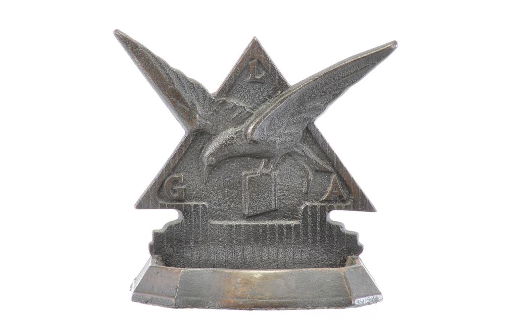 Lot 328: Cast Iron GLA/LGA Flying Eagle Bookend Coin Card Tip Tray