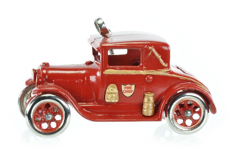 Lot 364: Fire Chief Cast Iron by Arcade and Ironman Toys