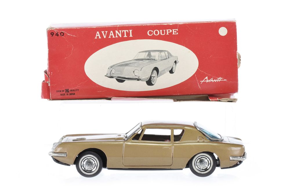 Lot 429: Desirable Boxed Bandai Avanti in Gold