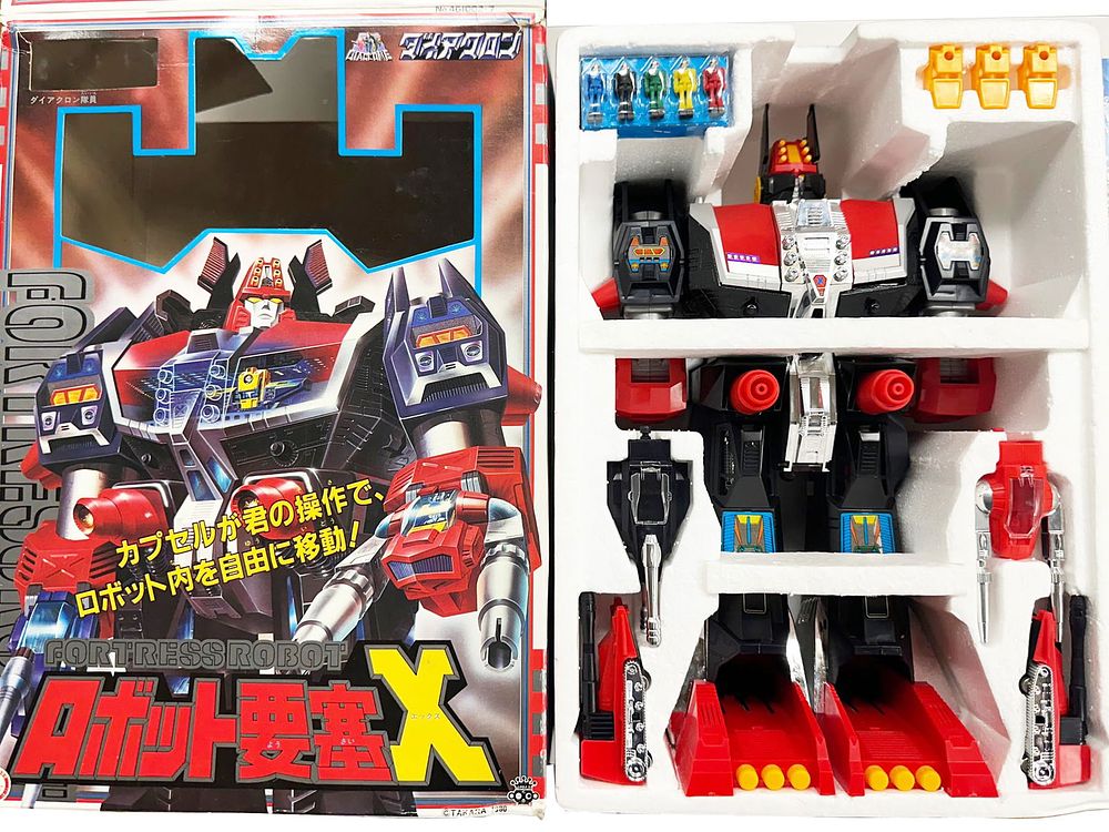 Lot 489: Fortress Robot X Massive Transformers Toy by Takara