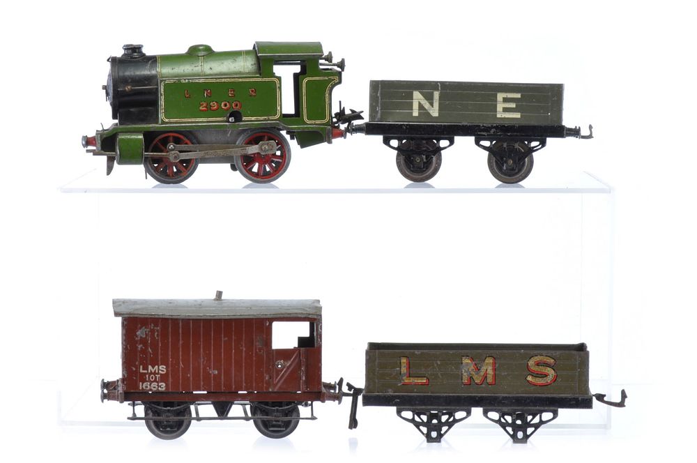 Lot 496: Hornby LNER 2900 Train Set