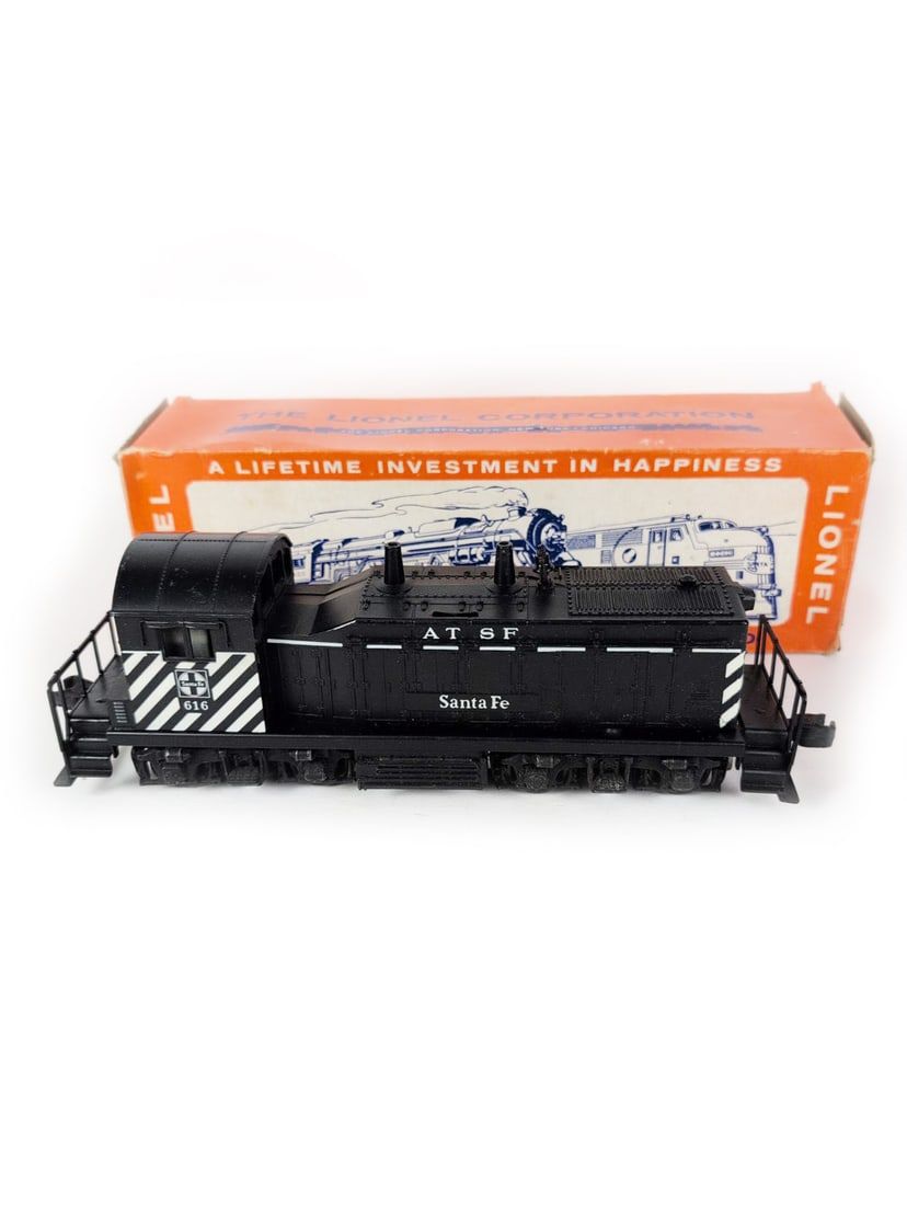 Lot 513: Postwar Lionel 616 Diesel Switcher in Original Box