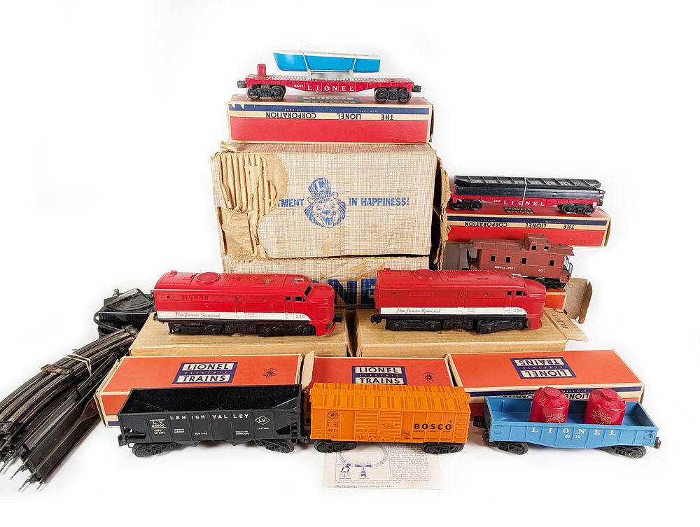 Lot 520: Lionel Texas Special Freight Car Set 8658 in Original Set Box