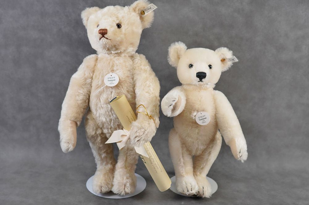 Lot 170: 1921 & 1922 Replica Steiff Teddy Bears