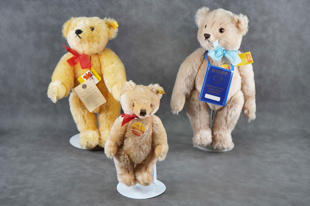 Lot 185: Steiff Mohair Teddy Collection