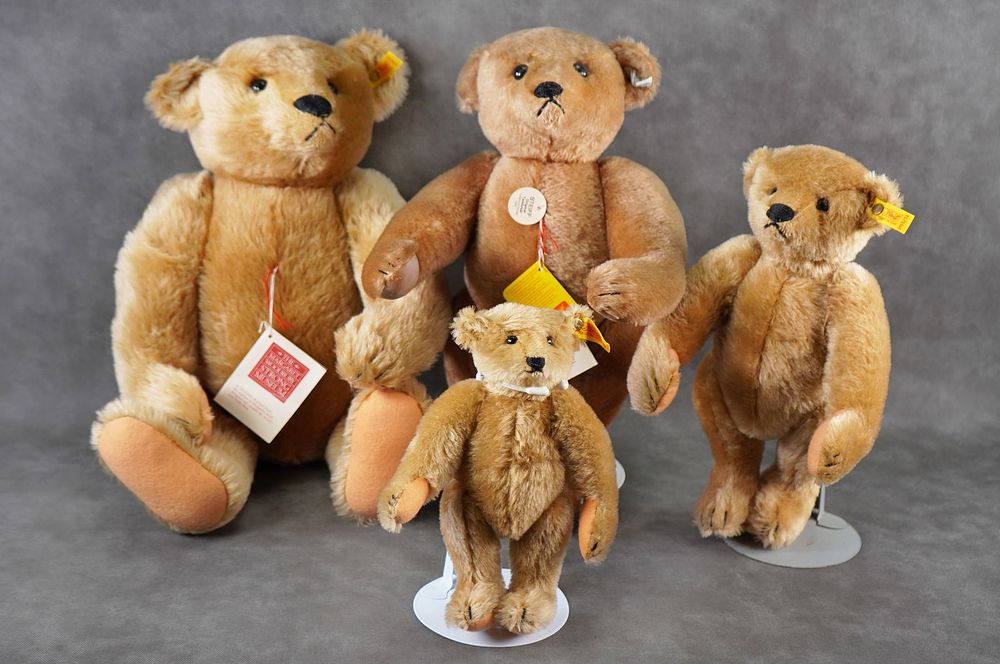 Lot 186: Steiff Margaret Strong Museum Teddy Bears