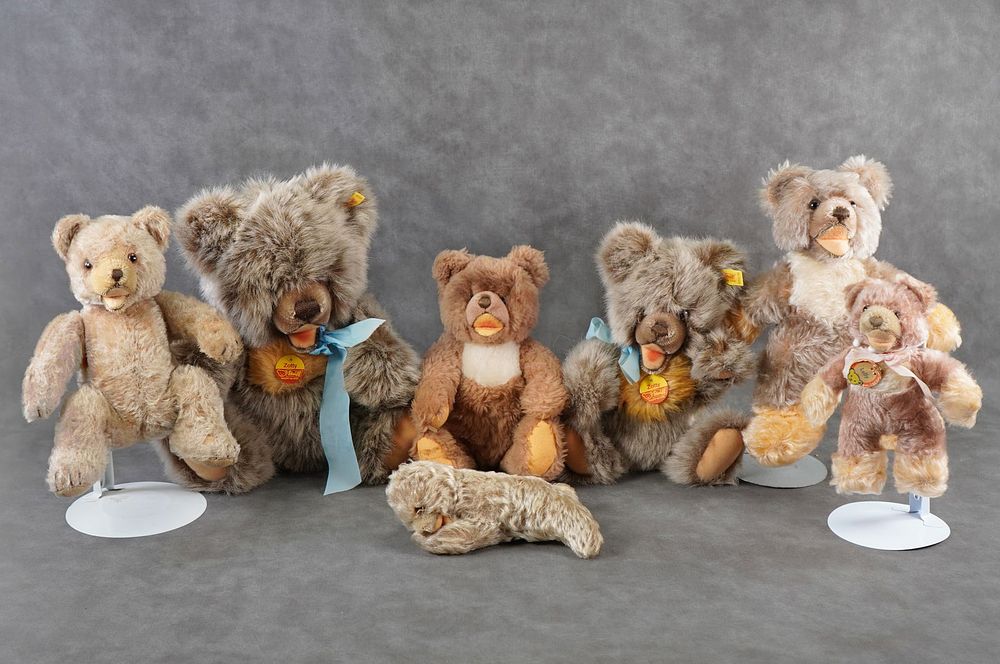 Lot 187: 1950's - 1970's Steiff Zotty Teddy Bears Group